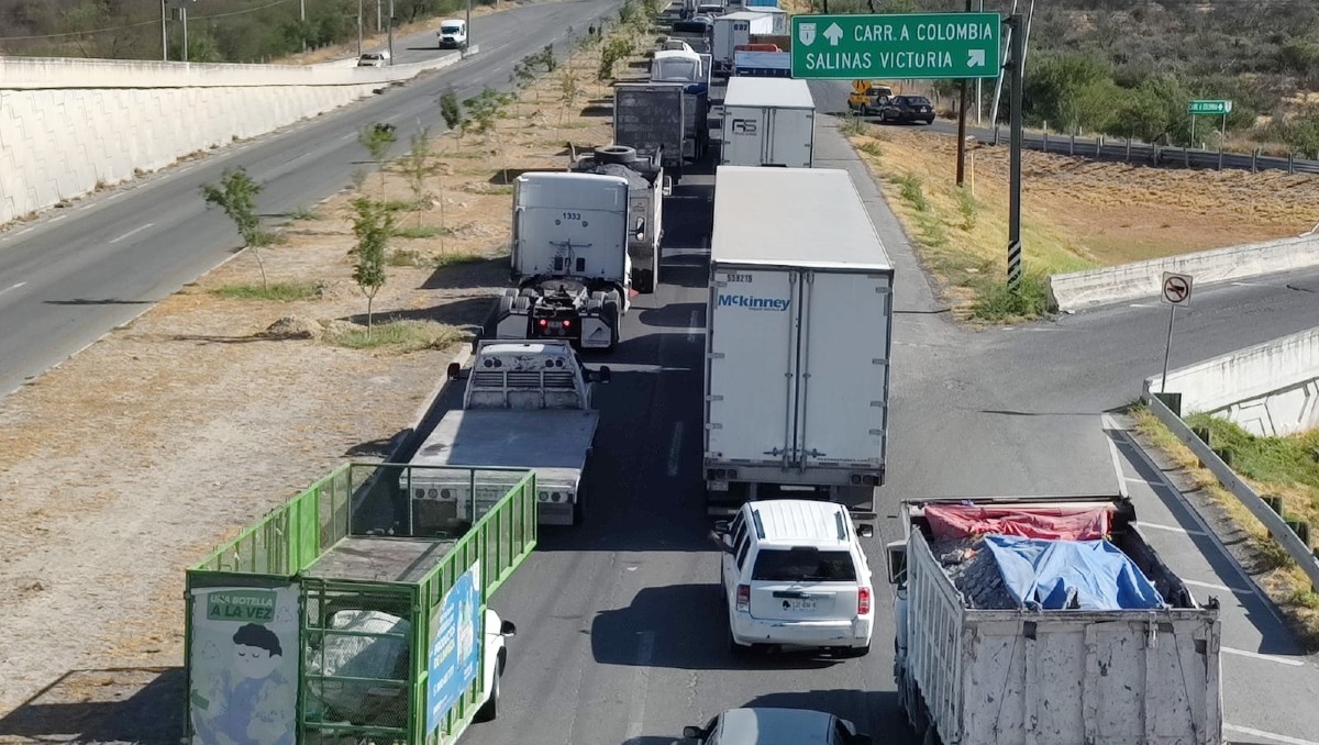 El percance ha mantenido a algunos vehículos en el área desde la noche de ayer| Agustín Martínez