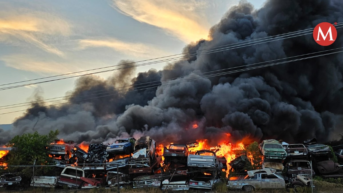 Se incendia yonke en Ciudad Victoria.