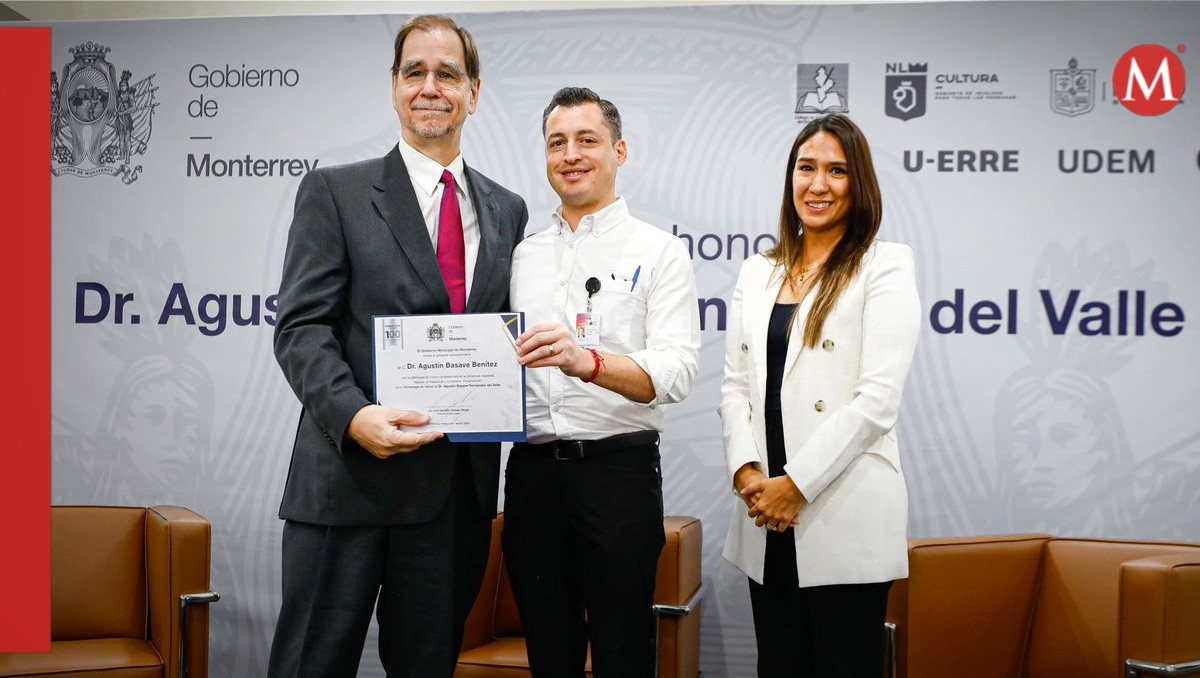Homenaje a Agustín Basave. Foto: Especial