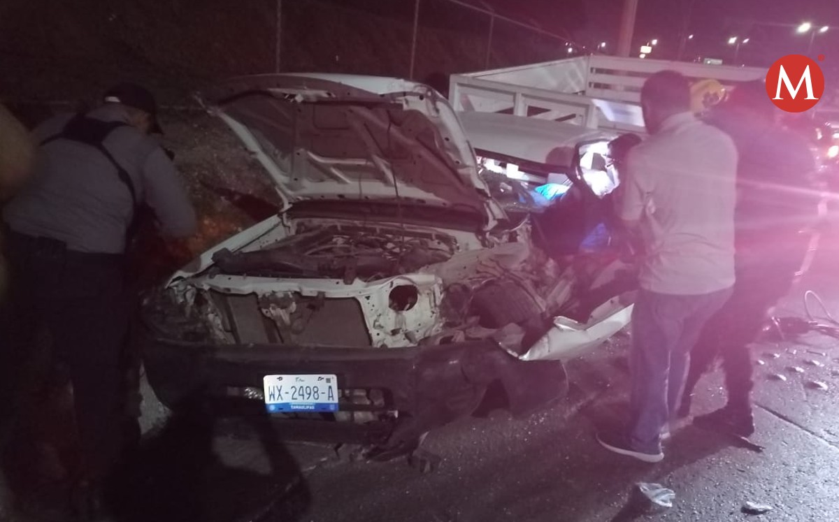 Conductor prensado en avenida de la Industria en Altamira