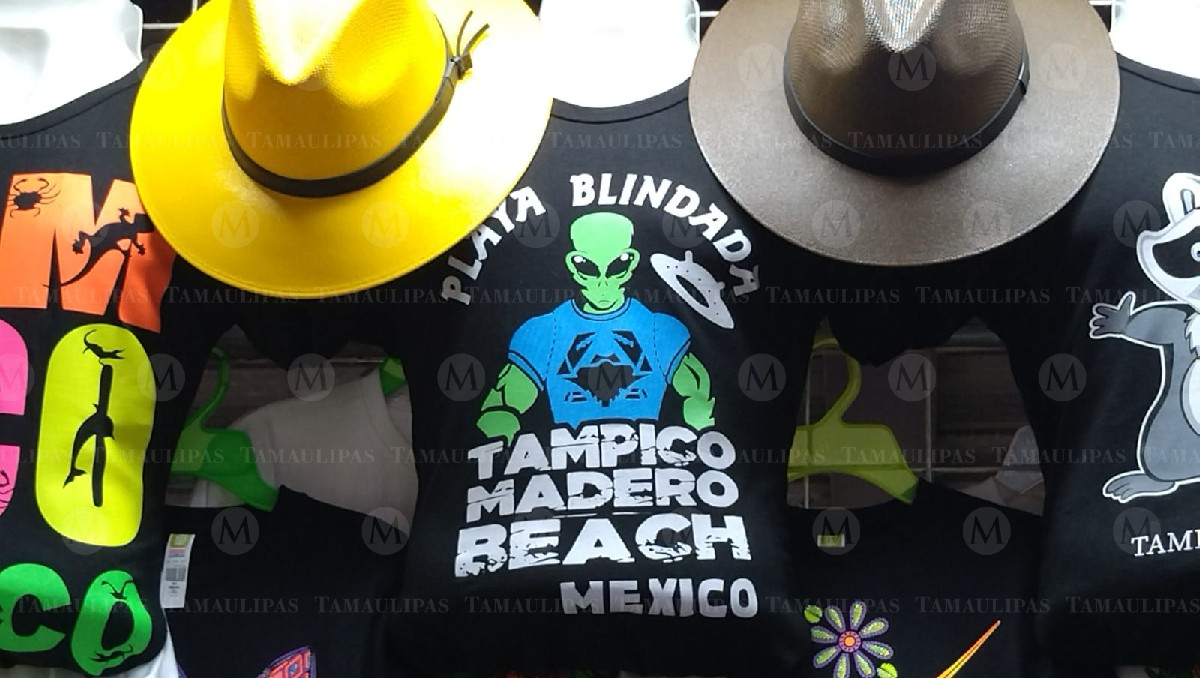 Recuerdos de Tampico alusivos a 'ovnis'. (Jesús Alberto García)