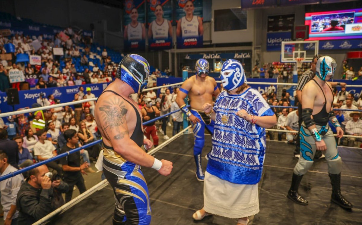 La senadora del PAN mostró sus dotes de luchadora en el ring. | Twitter