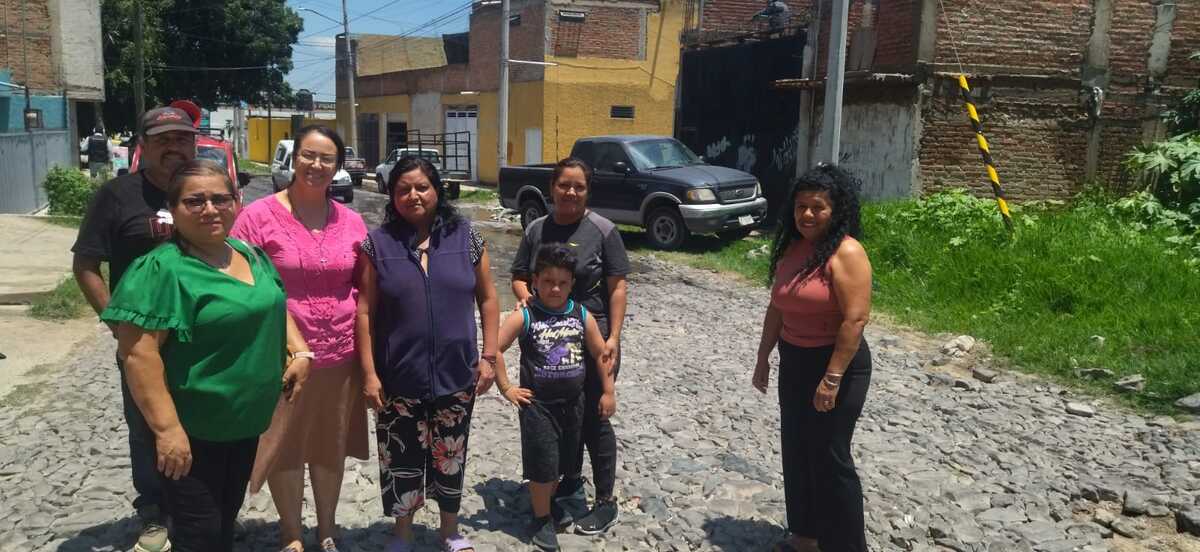 Entre fuga de aguas negras, baches y mala calidad de agua potable, viven los vecinos de Alamedas de Zalatitán (Diana Barajas)