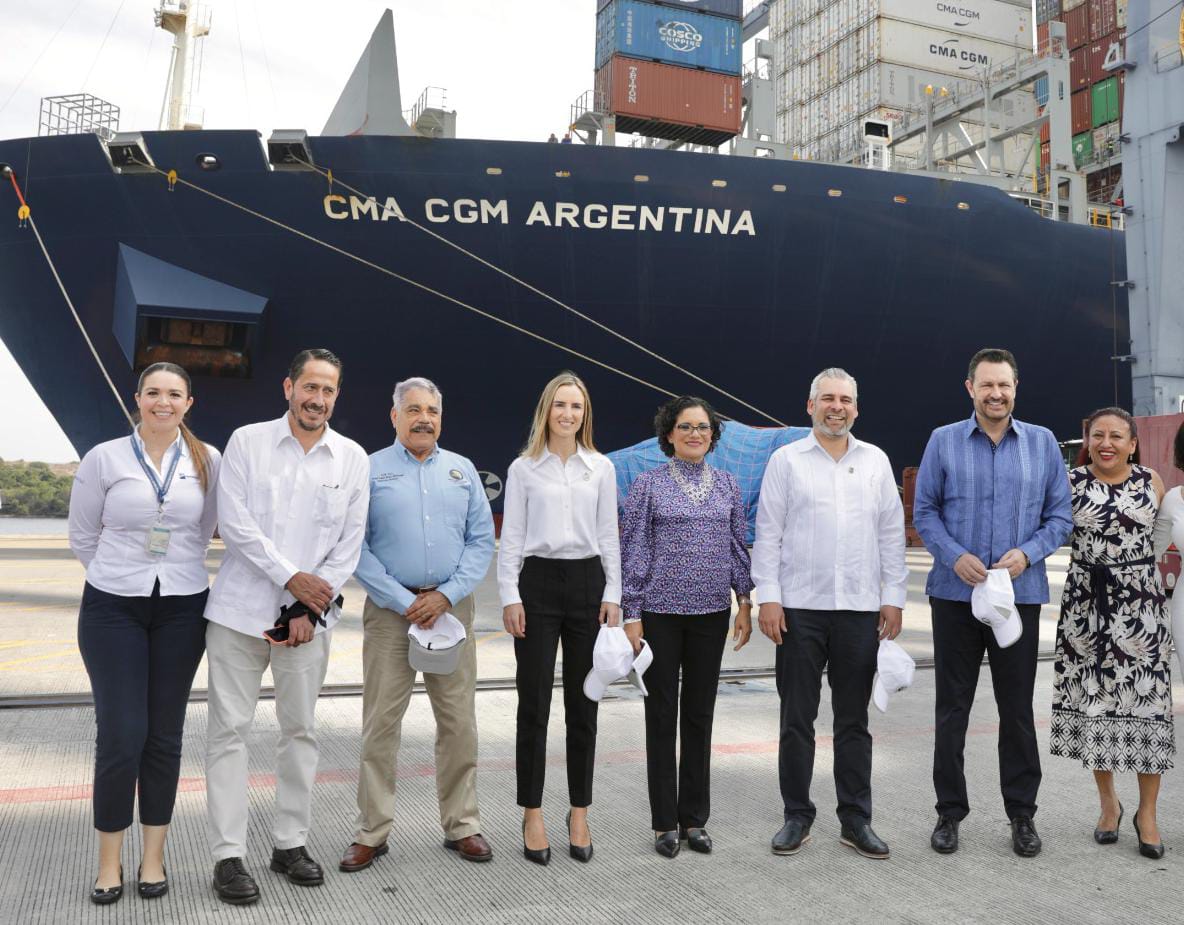 Puerto Lázaro Cárdenas obtiene inversión de cinco mil mdp para su desarrollo. (Especial)