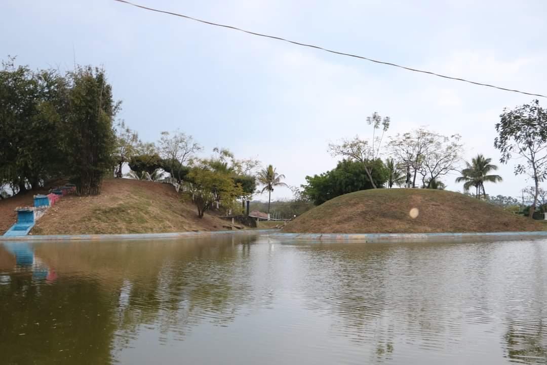 Se vivieron momentos llenos de tensión, cuando un niño de cinco años cayó al lago ubicado en este centro recreativo
