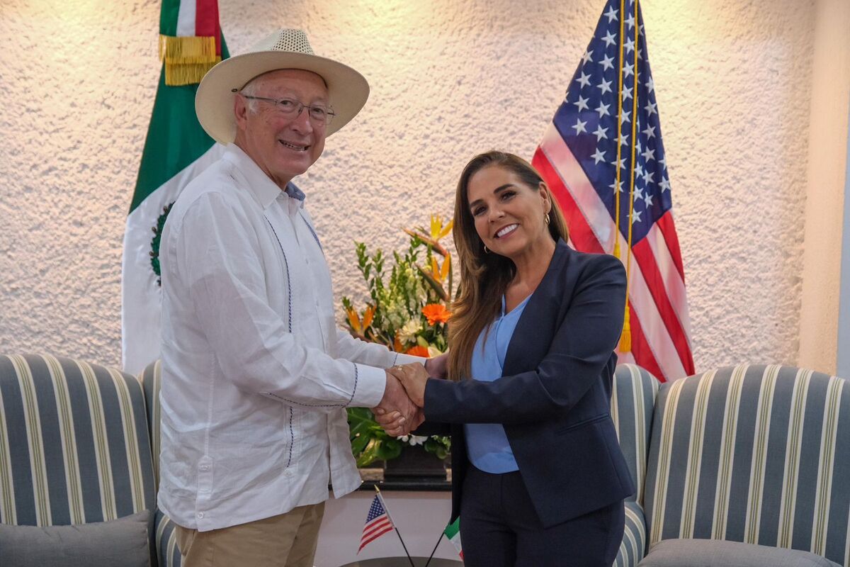 La gobernadora Mara Lezama y el embajador Ken Salazar encabezaron una sesión de trabajo en Quintana Roo. (Especial)