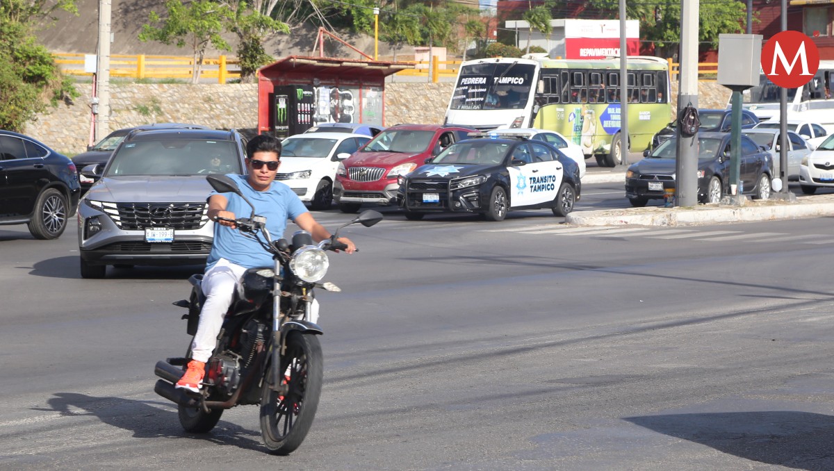 Motociclistas en Tampico son detectados de conducir sin equipo de protección.