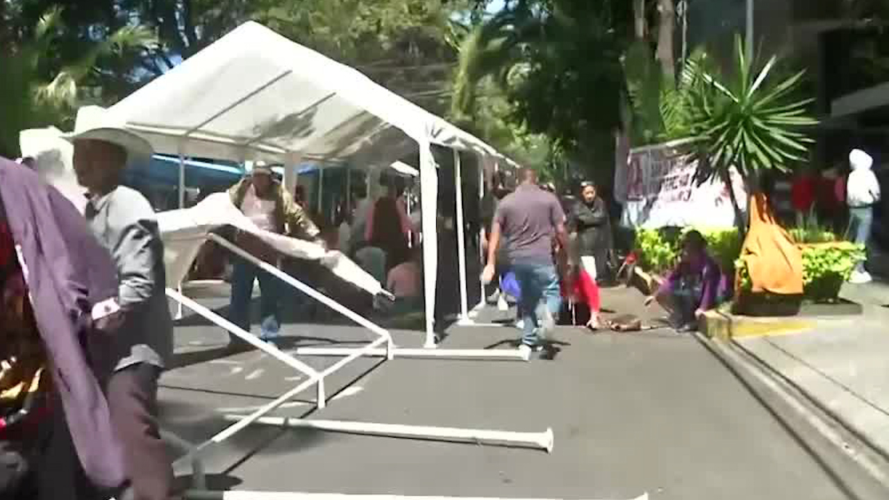 Plantón frente a la Secretaría de Salud en CdMx, por parte de habitantes de Hidalgo