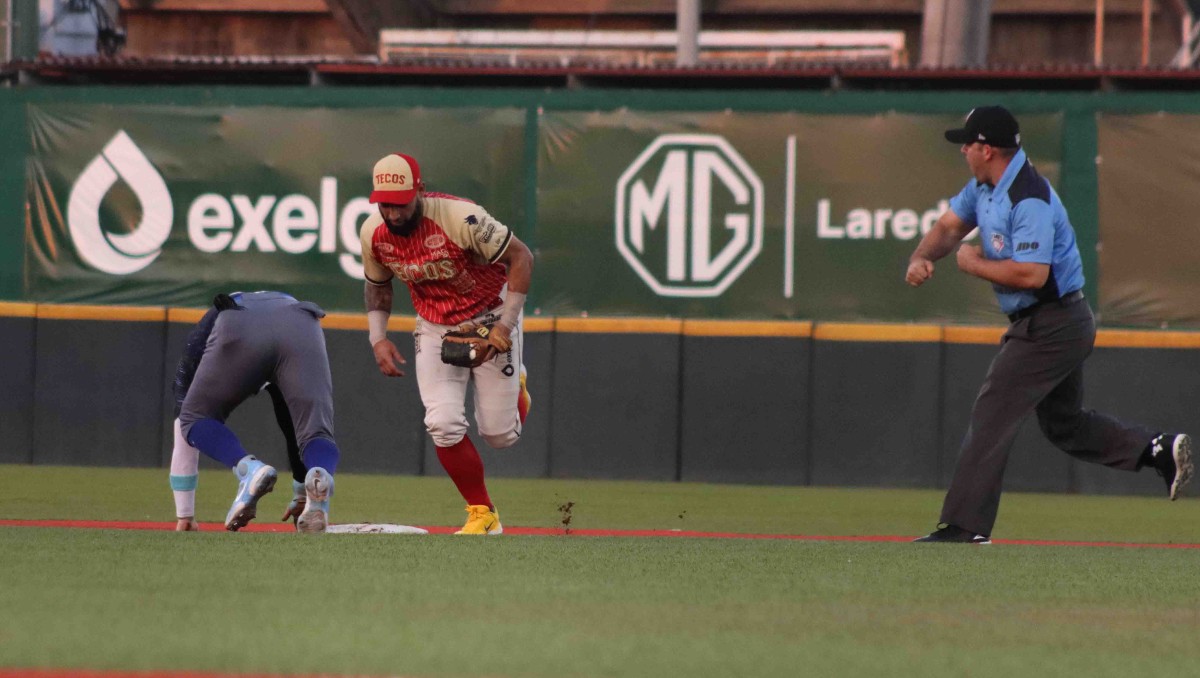 Tecos se pone arriba en la serie ante Acereros.