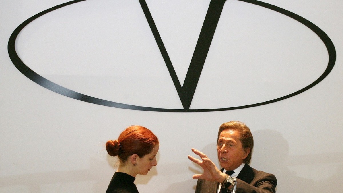 Capri Holdings es propietario de marcas de moda como Michael Kors y Versace. (Foto: AP)