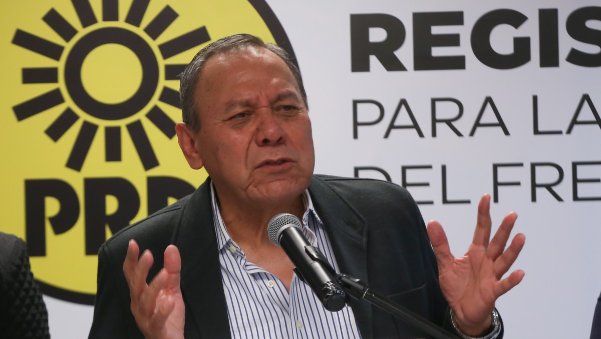 Zambrano afirmó que “Claudia, como simple muñeca de ventrílocuo,  acompañando todo lo que López Obrador dice". | Araceli López