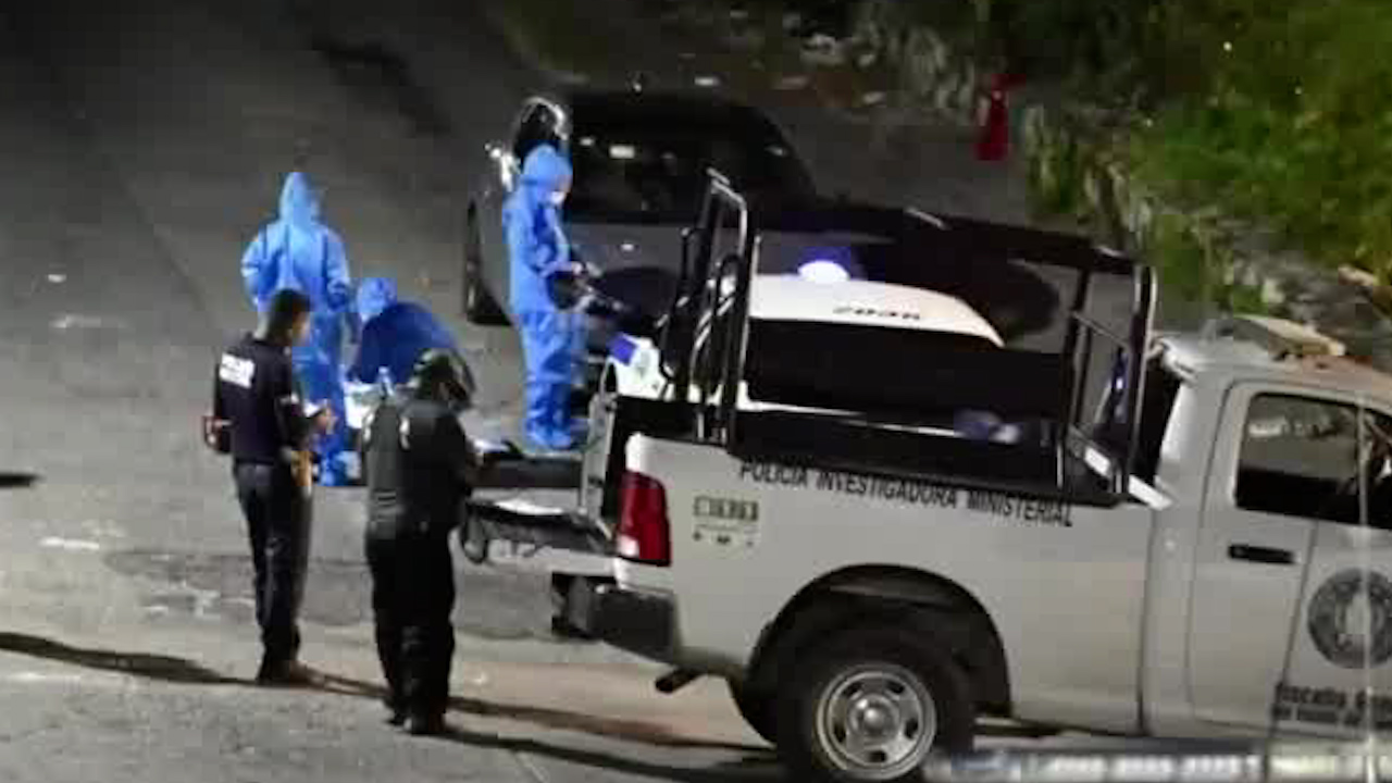 Abandonan restos humanos dentro de un taxi en Acapulco, Guerrero