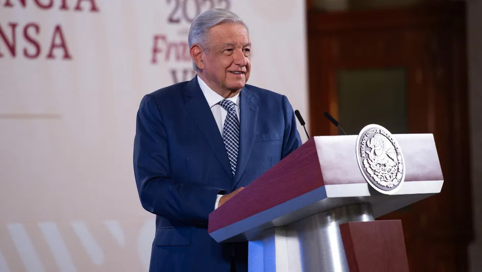 AMLO promete investigación sobre muerte de la teniente Cházaro
