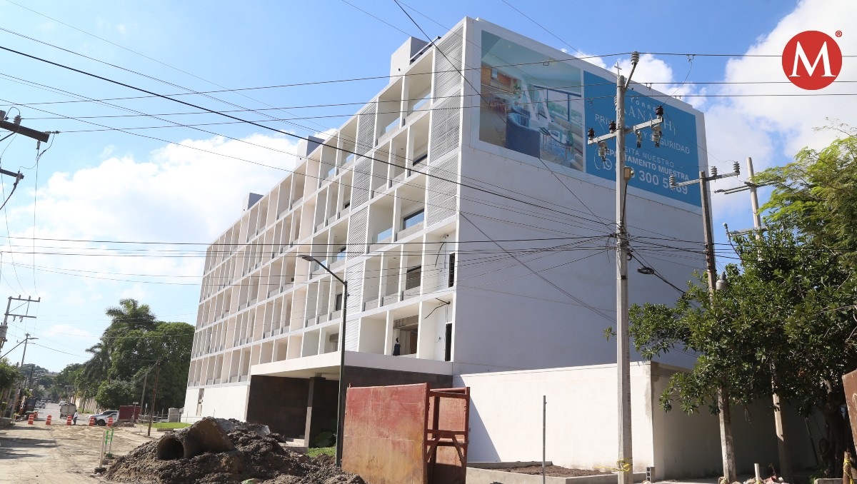 En la colonia Lomas de Chairel de Tampico se edifica un conjunto habitacional.