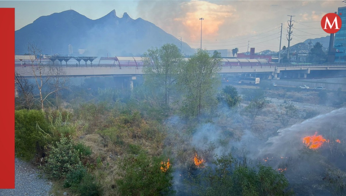 Incendio en río Santa Catarina.Foto: Mayte Villasana