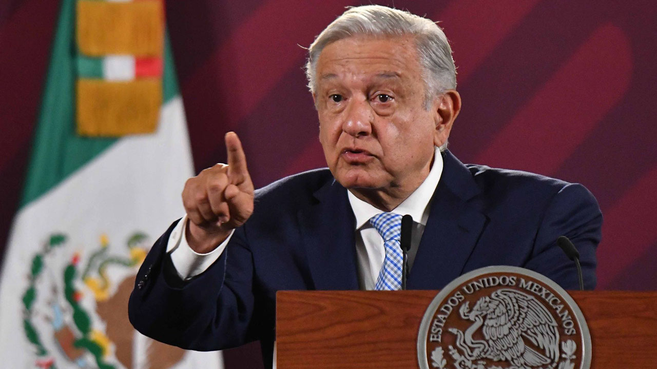 "Estamos regresando lo que es del público", dice AMLO al rescate de vías férreas