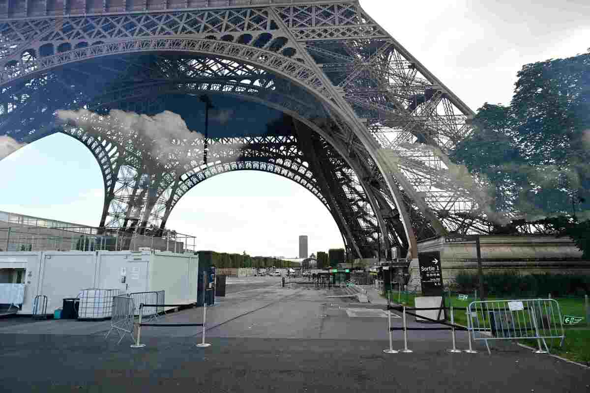 Alerta de seguridad provocara la evacuación de tres pisos de la Torre Eiffel | AFP