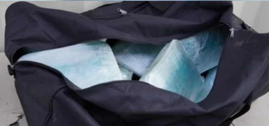 En Sonora, decomisan mochila llena de Fentanilo y cargamento de dinero