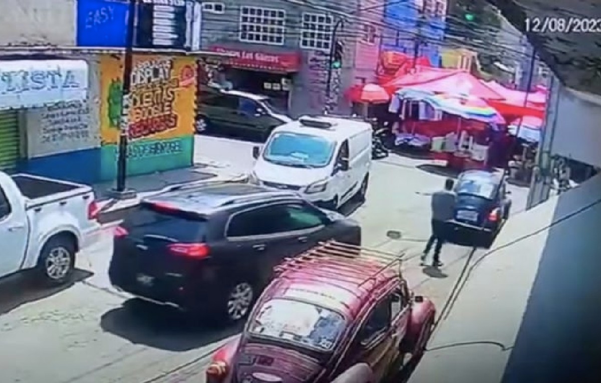 Autoridades reportaron que la conductora era una menor de edad (Twitter/@MrElDiablo8)