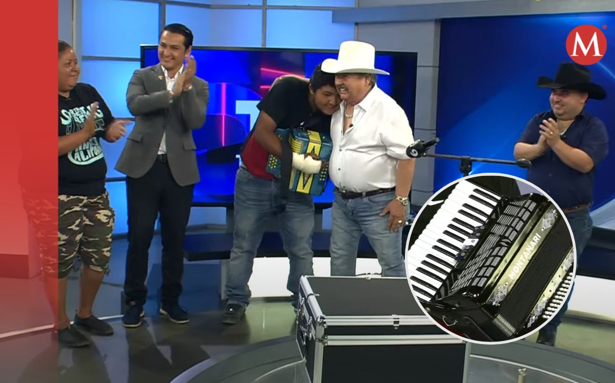 Omar recibió dos regalos en el noticiero. | Especial
