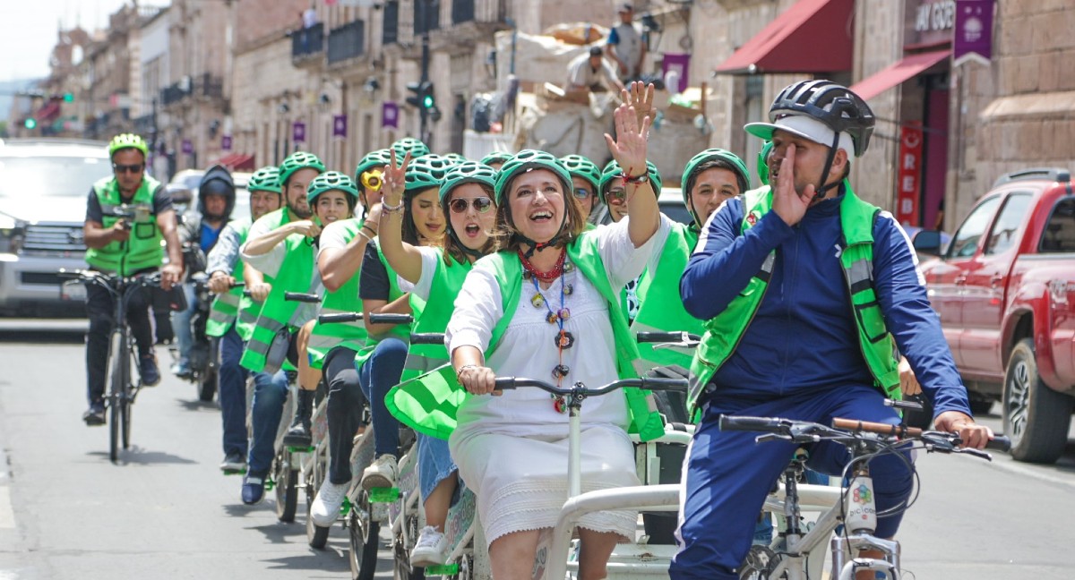 Xóchitl Gálvez encabezó en Morelia una rodada ciclista y sostuvo al aire libre una asamblea con simpatizantes. | X, antes Twitter.