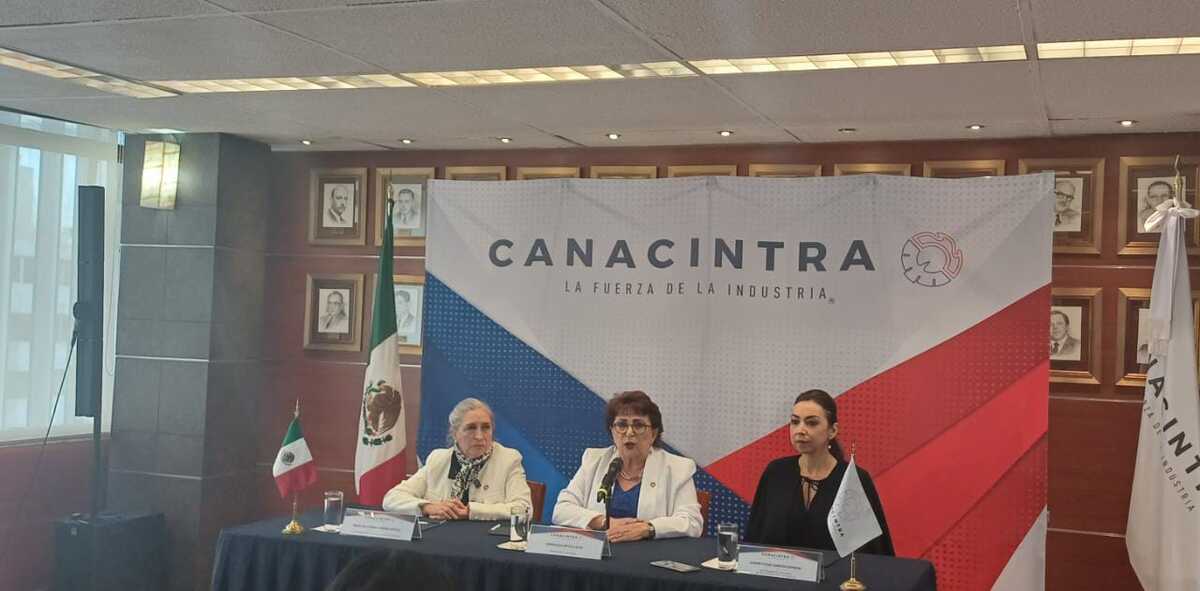 Esperanza Ortega, Presidenta de Canacintral, en conferencia de prensa.