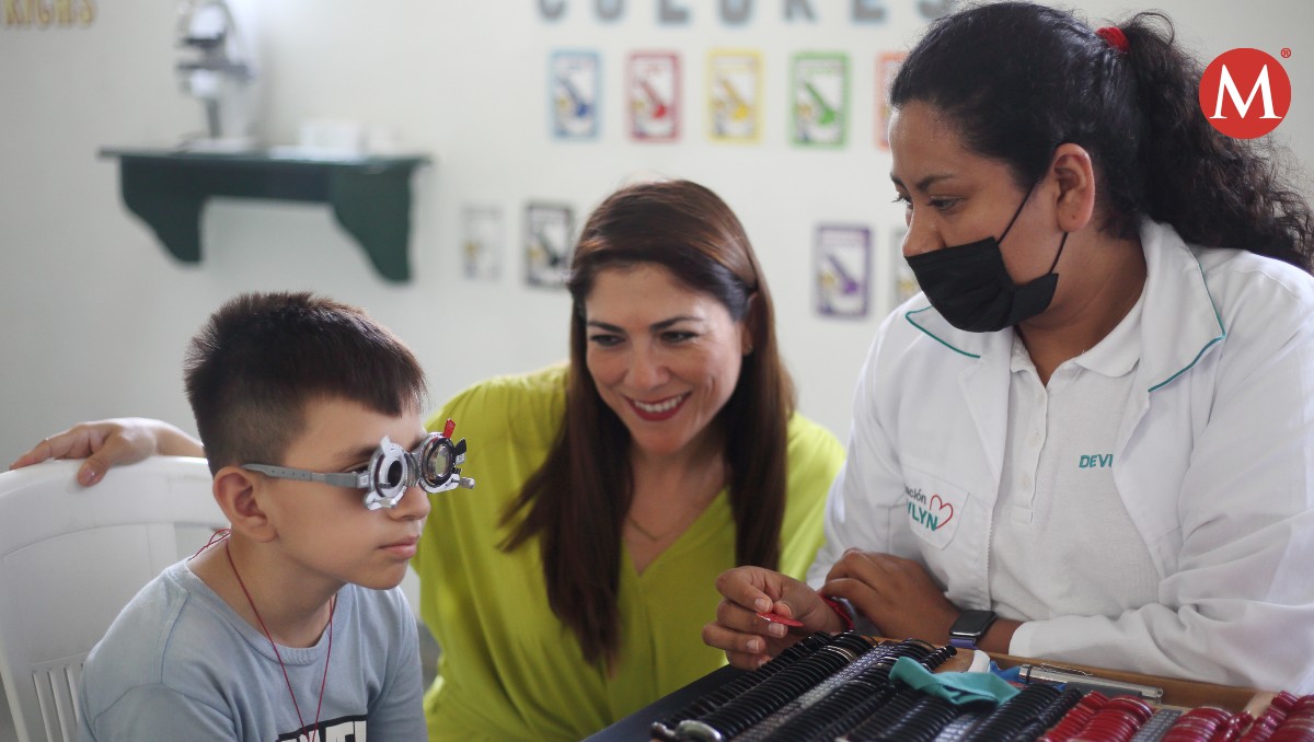 Fundación Fleishman llevó a otro sector de la zona sur de Tamaulipas su jornada de lentes para niños.