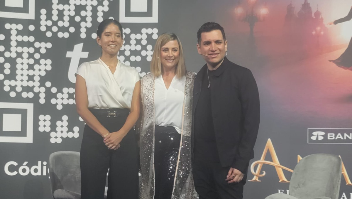 A la izquierda Ana María Arroyo, directora general de la empresa en México, quien presentó las innovaciones. Foto: (Especial)