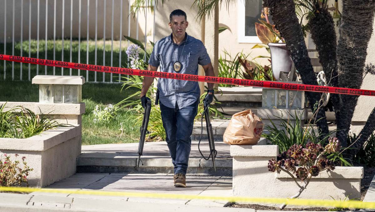 La policía de Orange encontró 47 armas en la casa del detenido. (AP)