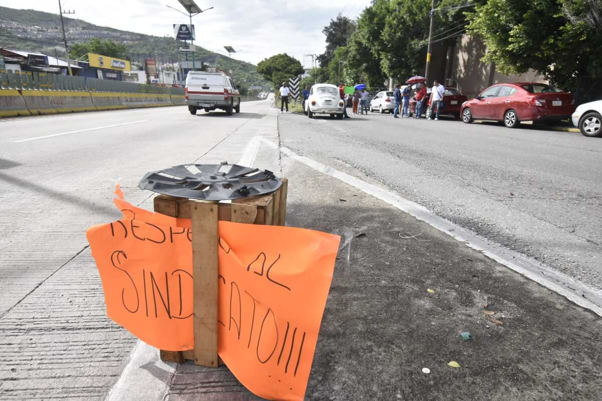 Trabajadores de la FGE de Guerrero cumplieron 24 horas de paro laboral. | Especial