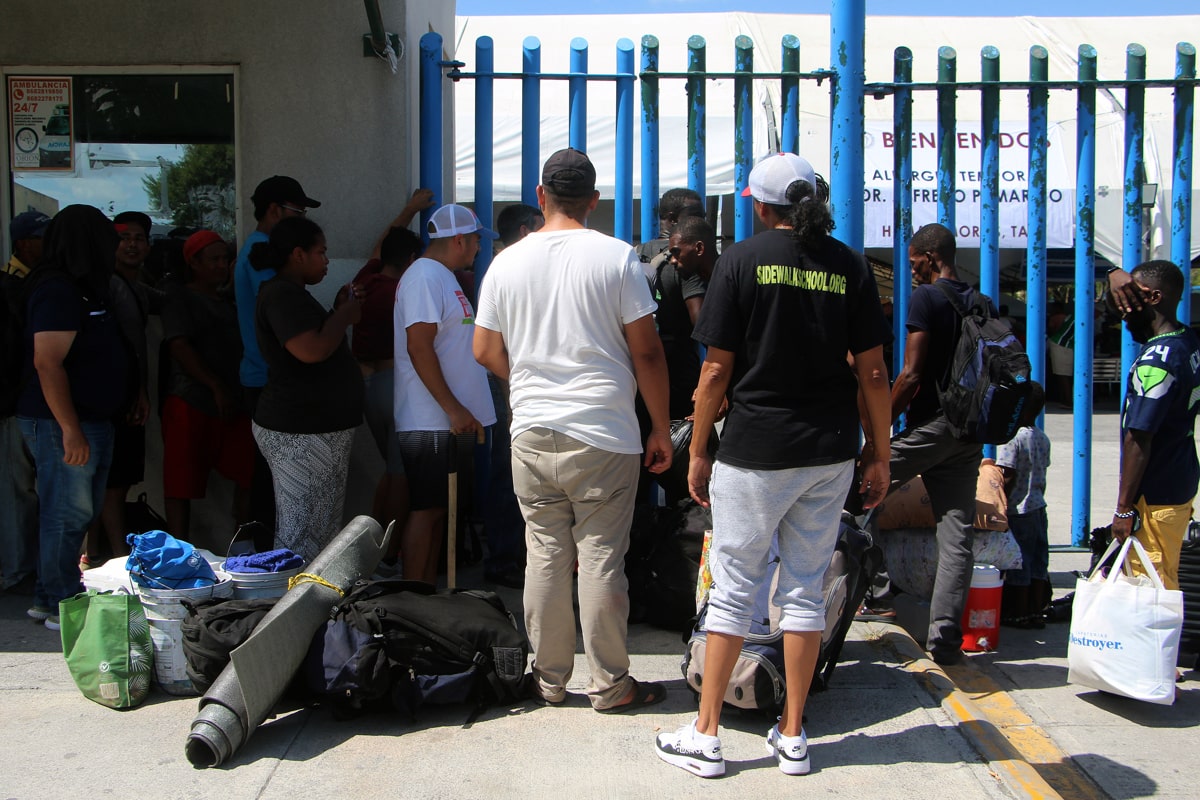 Alrededor de 500 migrantes ya fueron trasladados a albergues. (EFE)