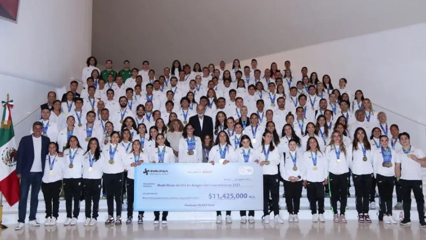 Campeones de Centroamericanos recibieron premios económicos de la Fundación Telmex