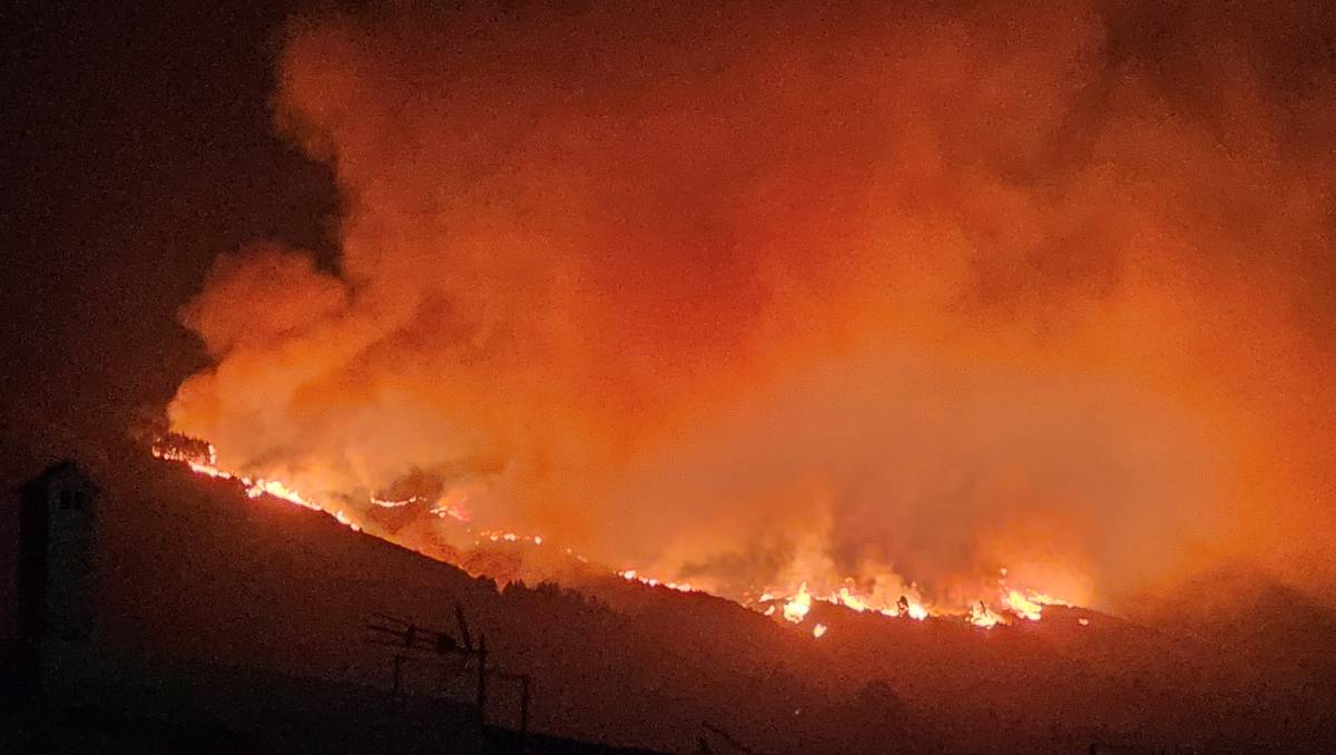 El incendio en Tenerife se extendió por 300 hectáreas. (Reuters)
