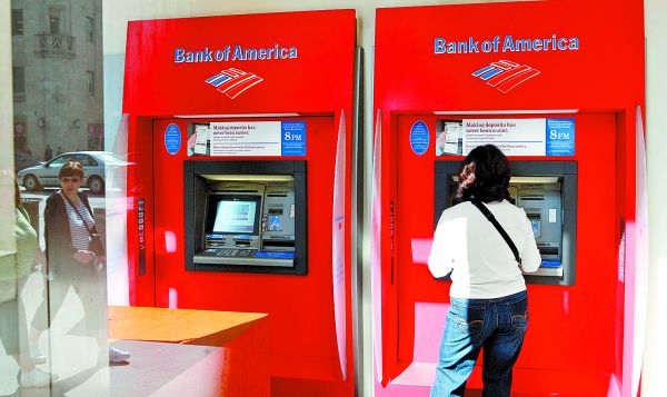 Gestores de fondos globales no esperan una recesión mundial en los próximos 18 meses, dice el estudio de BofA. Reuters