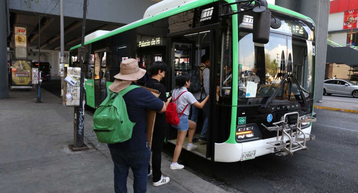 El Transmetro es el único de los 4 transportes que analiza el Inegi que presenta un incremento este año. Raúl Palacios