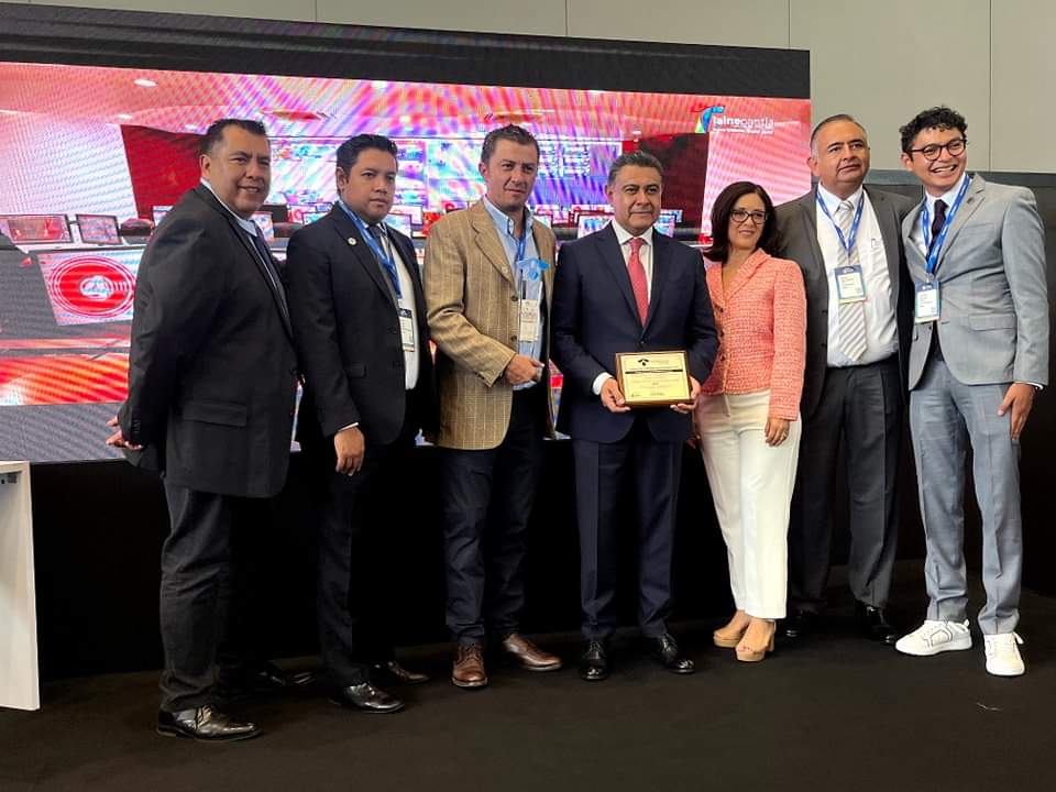 Gobierno de Tlalnepantla recibe premio por parte de la Asociación Latinoamericana de Seguridad en Colombia por proyecto C4. (Especial)