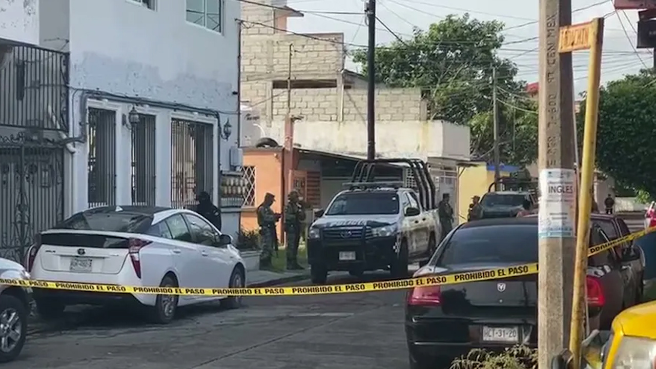 Hallan narcomantas y un cuerpo desmembrado en Poza Rica, Veracruz
