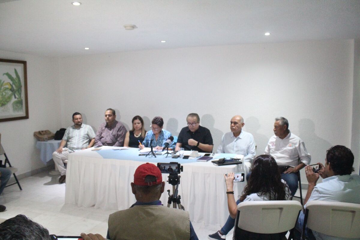 Padres de Guerrero contra contenido de libros escolares | Javier Trujillo