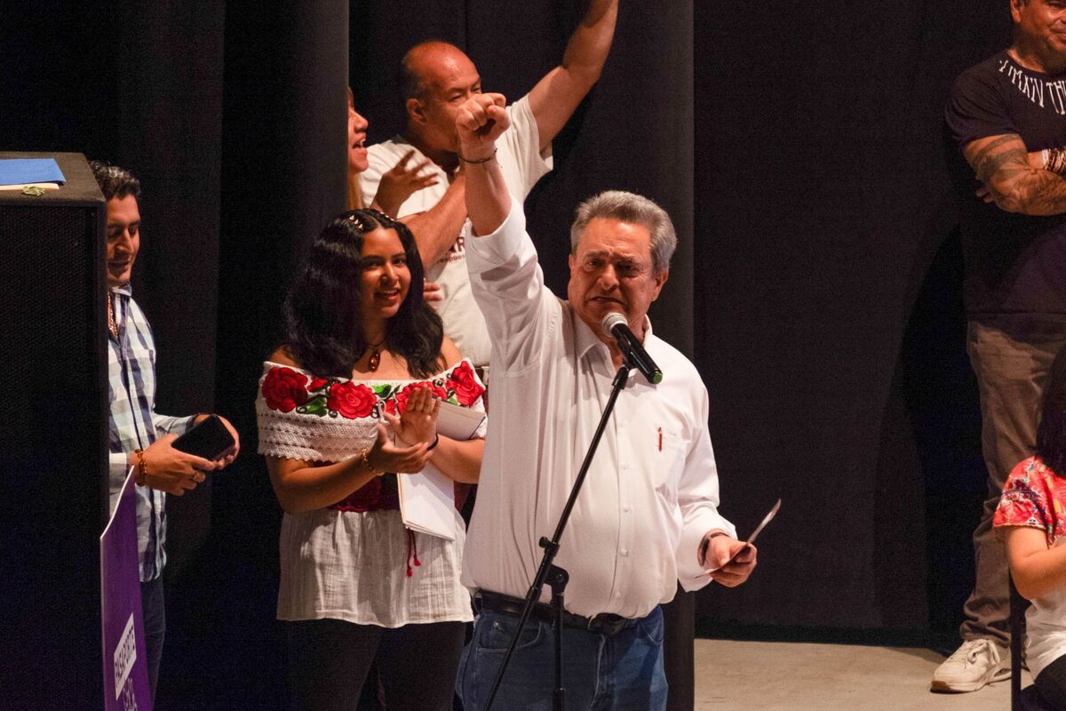 Pío López Obrador consideró que la colocación de bardas y espectaculares causan malestar en la población. | Cuartoscuro