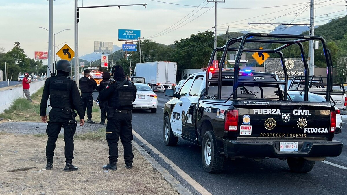 Trabajador muere atropellado tras brincar muro en la Carretera Nacional en Monterrey | Mayte Villasana