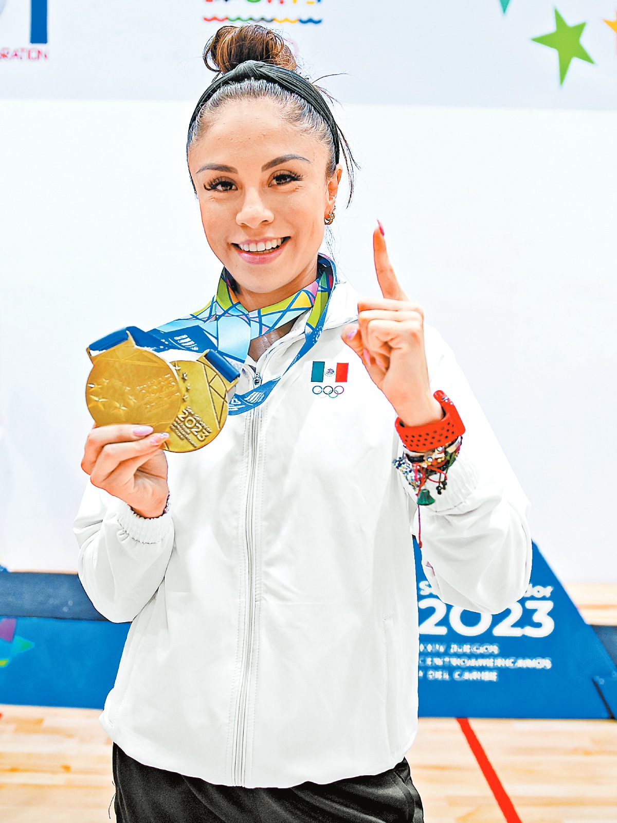 Longoria, con algunas de las medallas que ganó en San Salvador. mexsport
