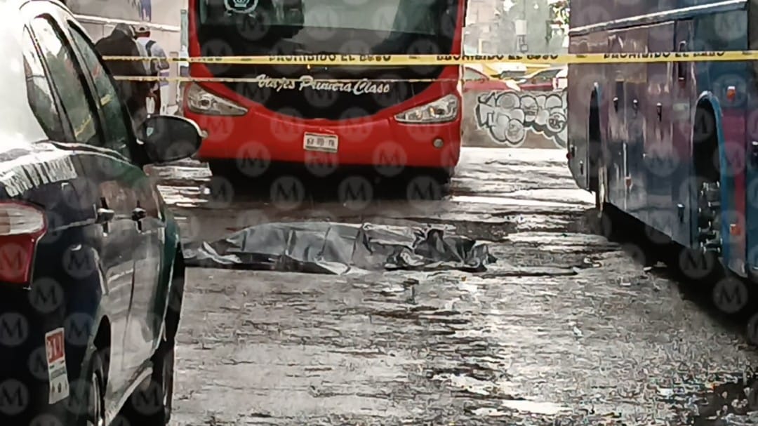 Muere persona en calles de la col. Centro; autoridades indagan las causas