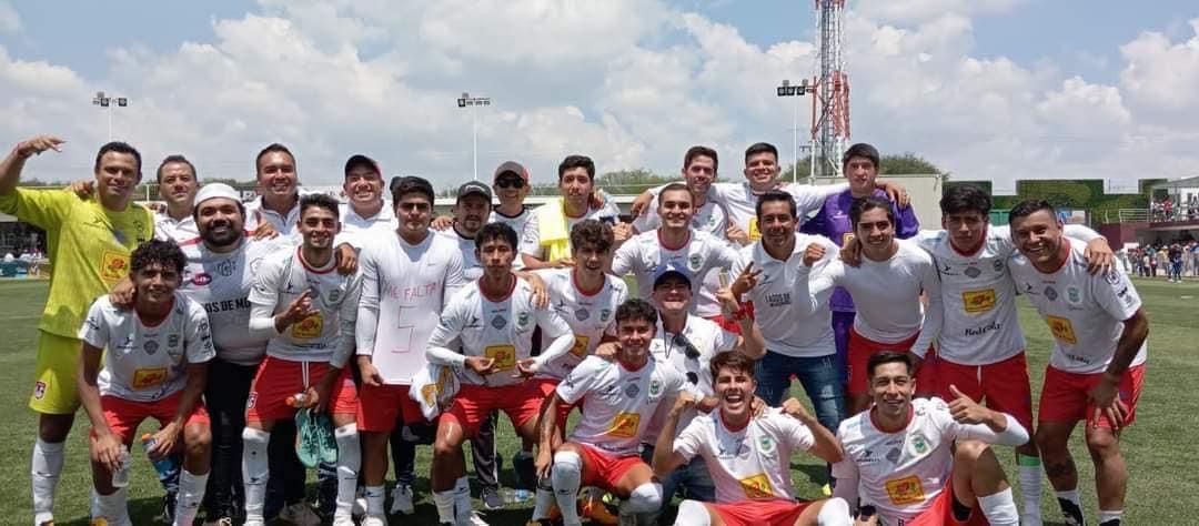 Algunos jugadores de Lagos de Moreno salieron con camisas de “Me faltan 5” (Especial)