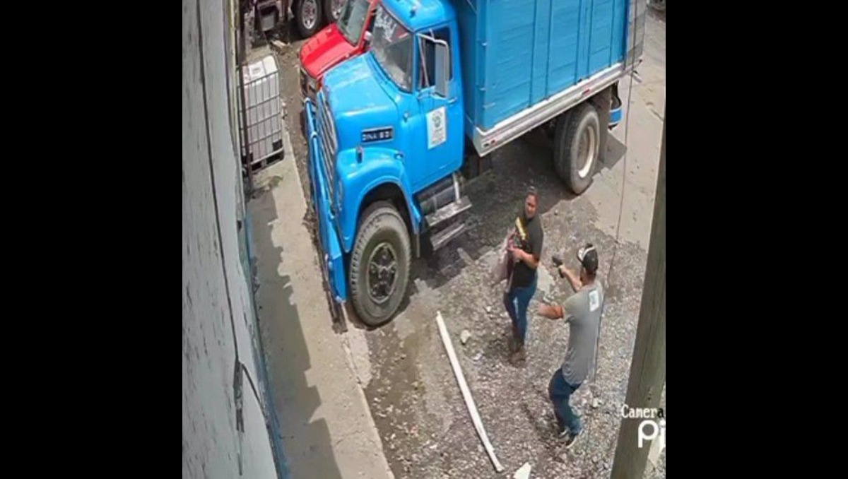 El asalto captado en video fue subido a las redes para encontrar a los responsables | Especial