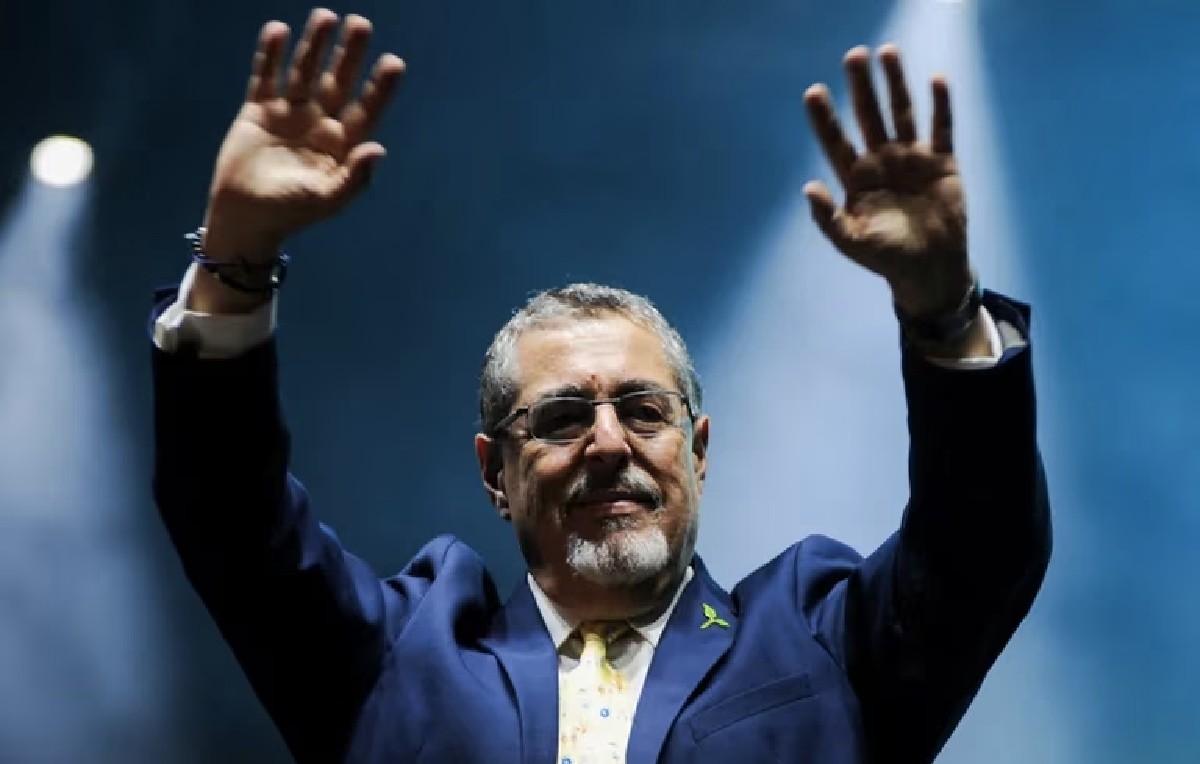 Académico Bernardo Arévalo de León en acto de campaña en Guatemala (Reuters)