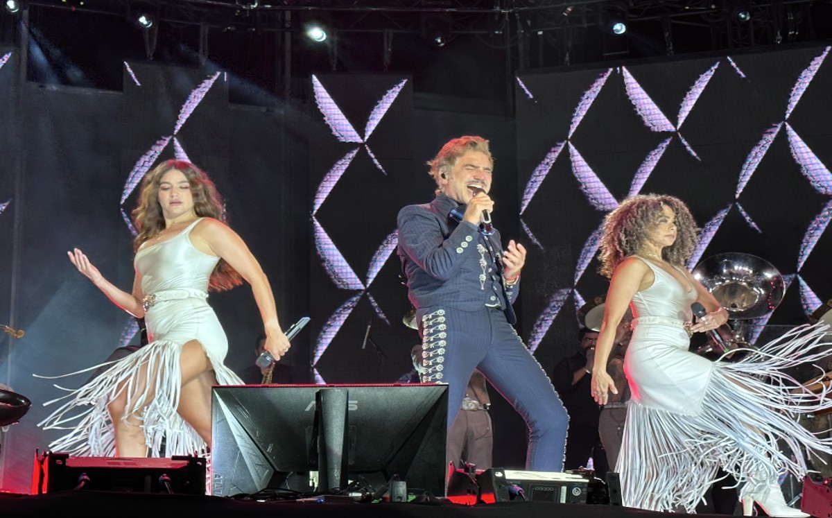 Alejandro Fernández en concierto en Mayakoba