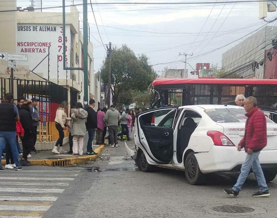 El choque dejó 13 lesionados. | Especial
