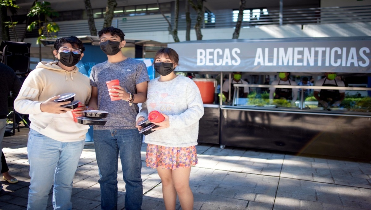 Más de tres mil estudiantes BUAP reciben beca alimentaria | Especial