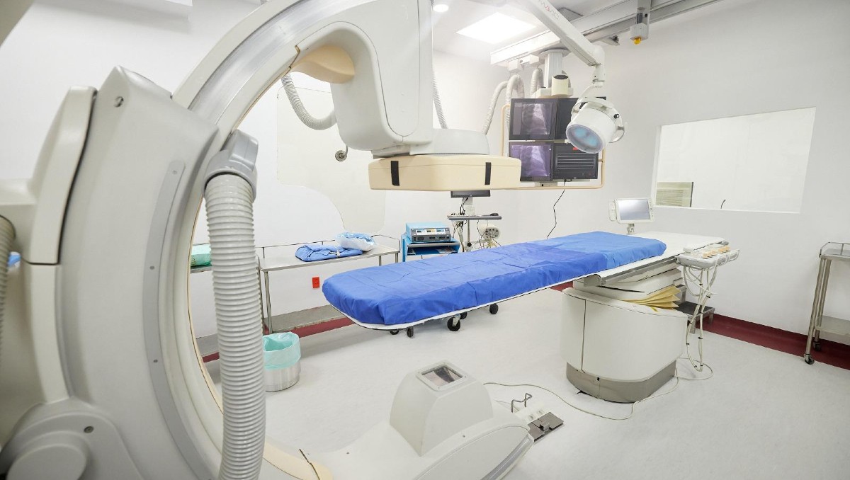 Entregan equipo médico y mobiliario a hospitales en Tamaulipas.