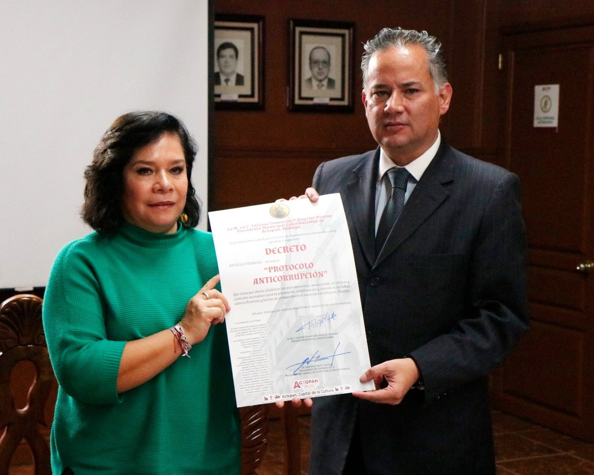 Tatiana Ángeles, presidenta municipal de Actopan y Santiago Nieto, encargado de la Procuraduría de Hidalgo. (Cortesía)